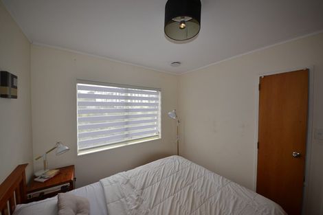 Photo of property in 10 Rook Place, Unsworth Heights, Auckland, 0632
