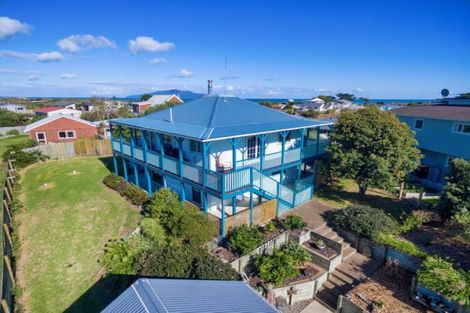 Photo of property in 9 Sylvia Way, Te Horo Beach, Otaki, 5581