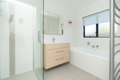 Photo of property in 20 Farringdon Avenue, Rototuna North, Hamilton, 3210