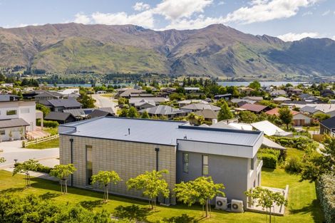 Photo of property in 5 Bovett Place, Wanaka, 9305