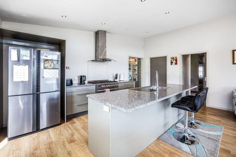 Photo of property in 98 Navigation Drive, Whitby, Porirua, 5024