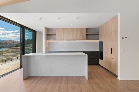 Photo of property in 6 Red Deer Rise, Kelvin Heights, Queenstown, 9300