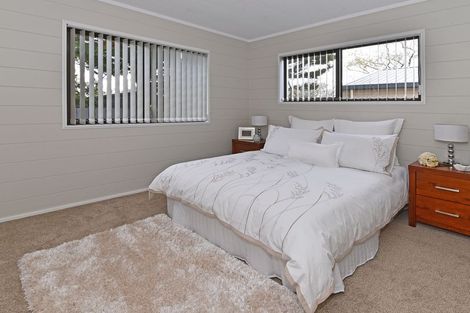 Photo of property in 22a Sutton Crescent, Papakura, 2110