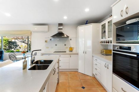 Photo of property in 1 Zara Court, Flat Bush, Auckland, 2016