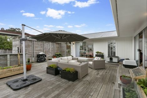 Photo of property in 21 Lyons Avenue, Murrays Bay, Auckland, 0630