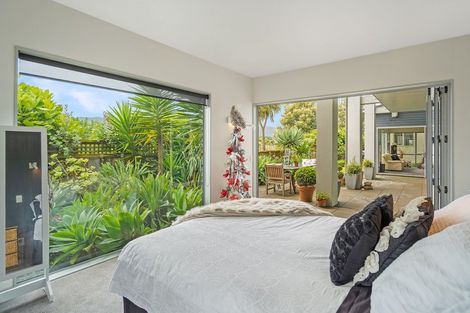 Photo of property in 18 Olliver Grove, Waikanae Beach, Waikanae, 5036