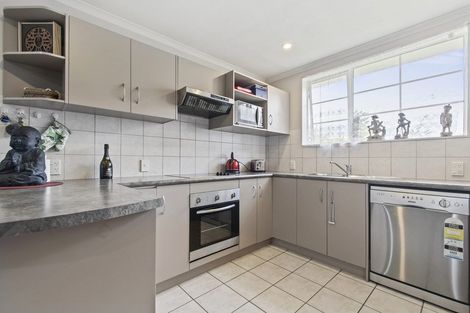 Photo of property in 182 Keri Vista Rise, Papakura, 2110