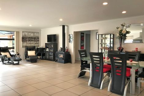 Photo of property in 20 Barbados Way, One Tree Point, 0118