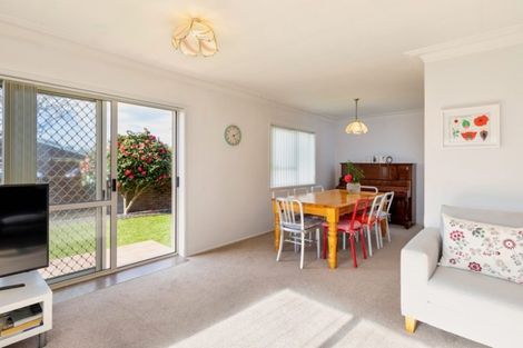 Photo of property in 2/171 Pigeon Mountain Road, Half Moon Bay, Auckland, 2012