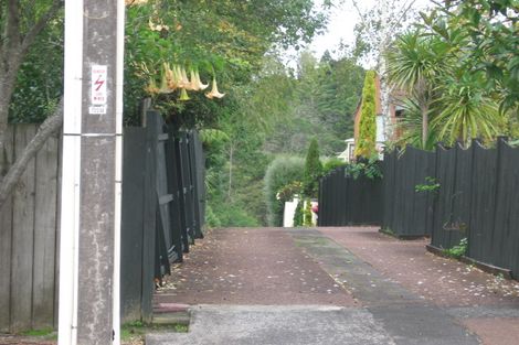 Photo of property in 2/8 West Lynn Road, Titirangi, Auckland, 0604