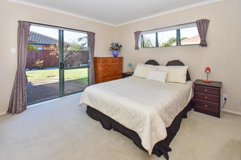 Photo of property in 33 Sandwick Drive, Weymouth, Auckland, 2103