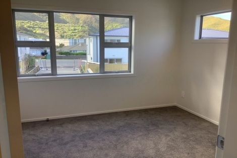 Photo of property in 27 Mcgrath Way, Taita, Lower Hutt, 5011