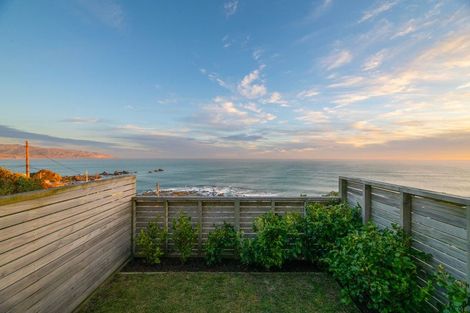 Photo of property in 3/52 High Street, Island Bay, Wellington, 6023