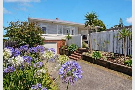 Photo of property in 296 East Coast Road, Forrest Hill, Auckland, 0620