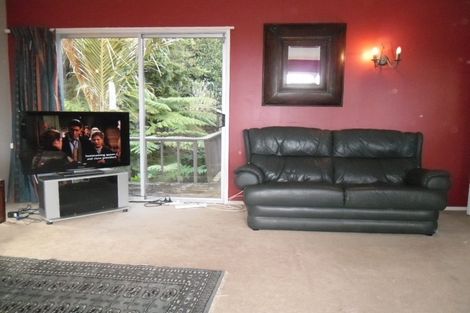 Photo of property in 35 Raymond Terrace, Northcote, Auckland, 0627