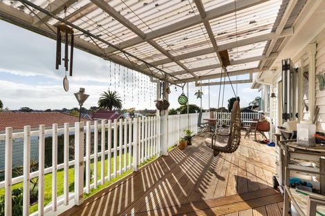 Photo of property in 8 Lismore Street, Strandon, New Plymouth, 4312