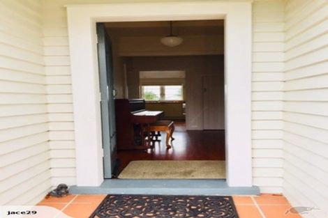Photo of property in 10 Faulkner Road, Northcote Point, Auckland, 0627