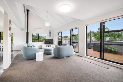 Photo of property in 43 Langton Road, Stanmore Bay, Whangaparaoa, 0932