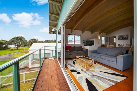 Photo of property in 26 Third Avenue, Urenui, 4377