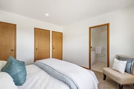 Photo of property in 13 Tarahanga Street, Northcote, Auckland, 0627