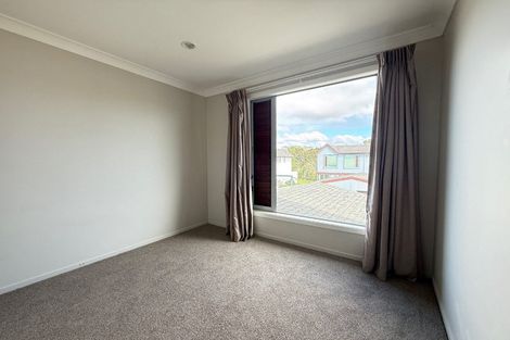 Photo of property in 9b Clearwater Cove, West Harbour, Auckland, 0618