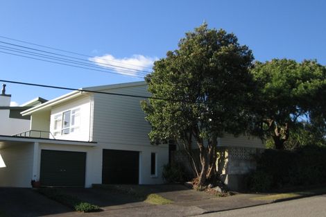 Photo of property in 1 Kaitawa Street, Waikanae Beach, Waikanae, 5036