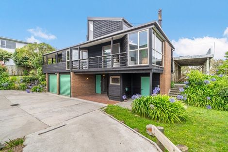 Photo of property in 6 The Track, Plimmerton, Porirua, 5026