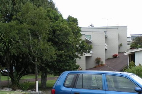 Photo of property in 2/10 Hauraki Road, Hauraki, Auckland, 0622