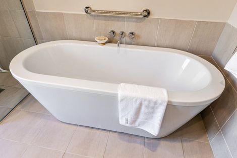 Photo of property in 10 Glentui Place, Waikawa, Picton, 7220