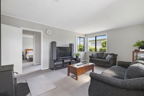 Photo of property in 16 Stonehurst Avenue, Waiuku, 2123