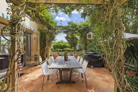 Photo of property in 2/47 Rangitoto Terrace, Milford, Auckland, 0620