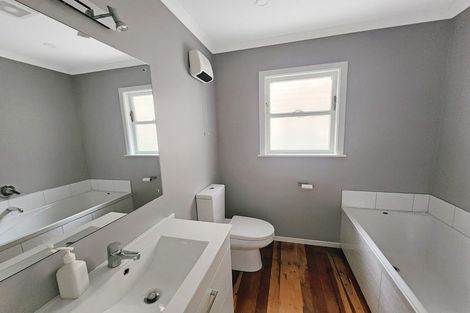 Photo of property in 34 Sheridan Terrace, Johnsonville, Wellington, 6037