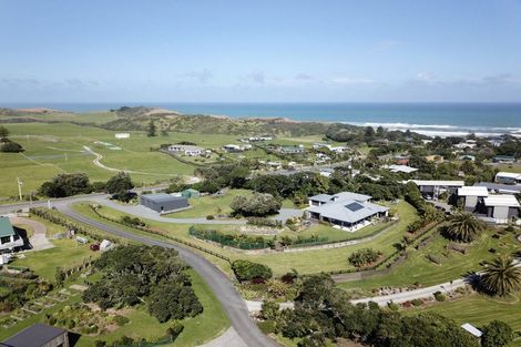 Photo of property in 36 Ripiro Drive, Baylys Beach, Dargaville, 0377