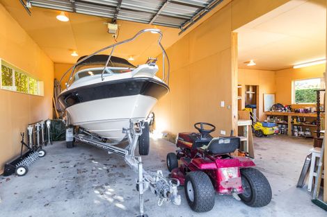 Photo of property in 280 Gillespie Place, Acacia Bay, Taupo, 3385