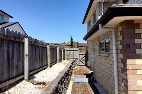 Photo of property in 23d Lexington Drive, Botany Downs, Auckland, 2010