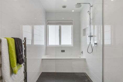 Photo of property in 968 East Coast Road, Northcross, Auckland, 0632