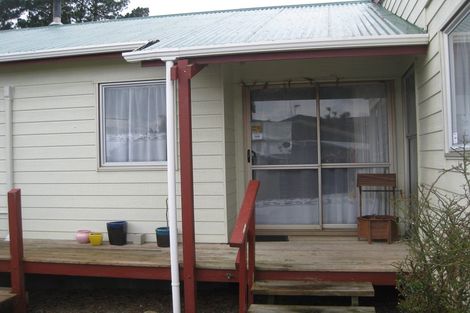 Photo of property in 41 Colchester Crescent, Newlands, Wellington, 6037