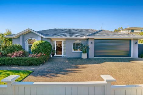 Photo of property in 19 Esther Place, Red Beach, 0932