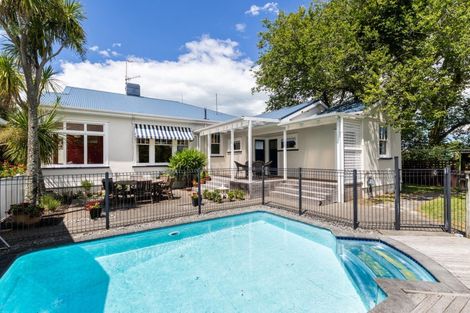 Photo of property in 11 Thompson Road, Bluff Hill, Napier, 4110