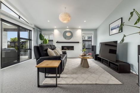 Photo of property in 14 Rotorua Grove, Aotea, Porirua, 5024