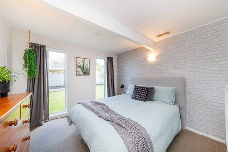 Photo of property in 15 Chilton Grove, Hokowhitu, Palmerston North, 4410