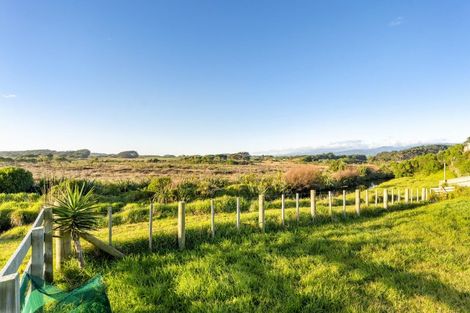 Photo of property in 15 Seagrass Place, Otaki Beach, Otaki, 5512