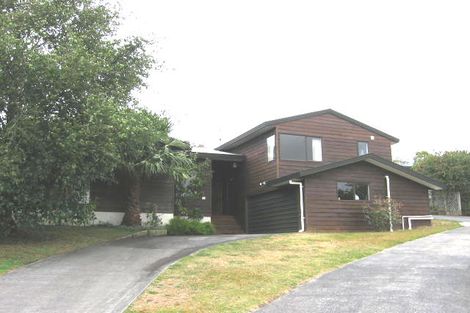 Photo of property in 2/11 Stoneleigh Court, Sunnynook, Auckland, 0632