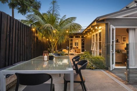 Photo of property in 194b Queen Street, Northcote Point, Auckland, 0627