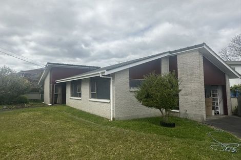 Photo of property in 121 Chivalry Road, Glenfield, Auckland, 0629