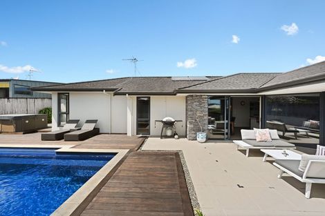 Photo of property in 21 Raddington Way, Huntington, Hamilton, 3210