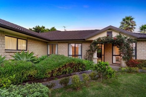 Photo of property in 6 English Oak Drive, Schnapper Rock, Auckland, 0632