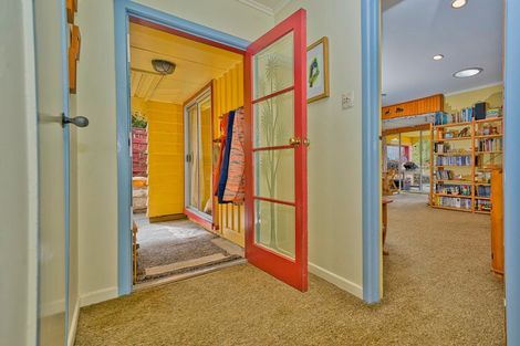 Photo of property in 772 West Coast Road, Oratia, Auckland, 0604