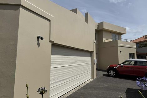 Photo of property in 14 Forbes Lane, Newlands, Wellington, 6037