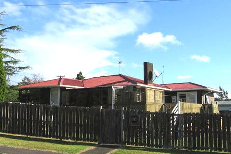 Photo of property in 2 Glen Marine Parade, Glendene, Auckland, 0602